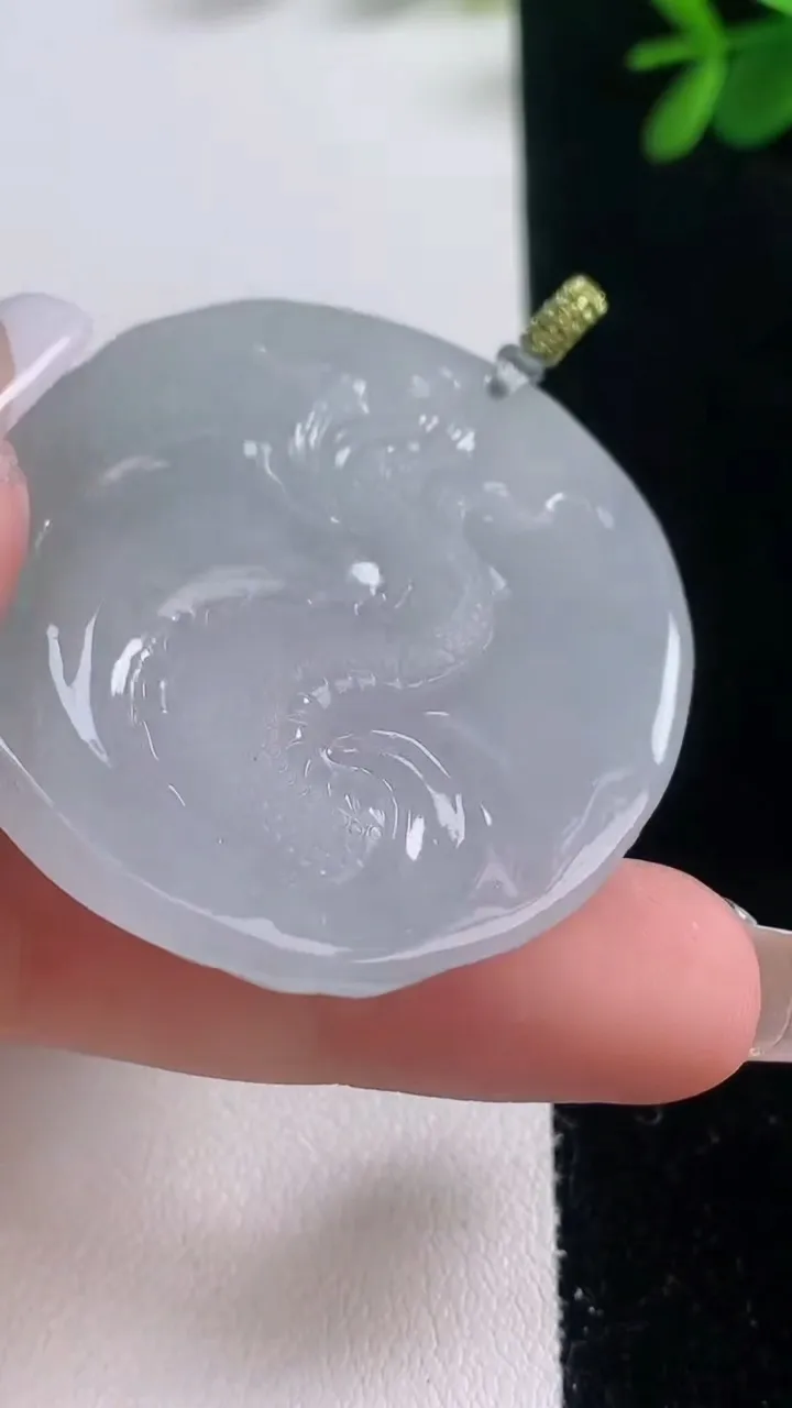 天然A货翡翠祥龙虚空藏菩萨吊坠，尺寸45-43.5-7.8，重量:26.64g
12月21日