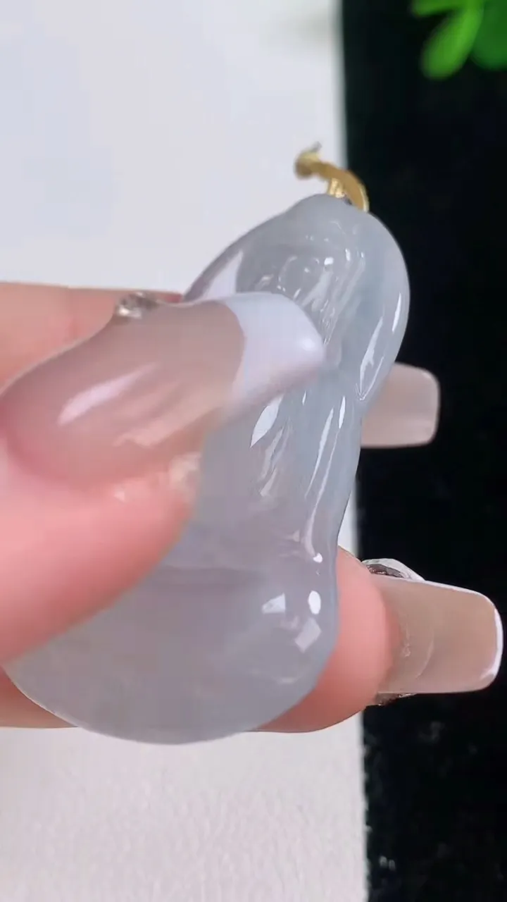 天然A货翡翠观音菩萨吊坠，尺寸43.6-27-4，重量:8.69g
12月21日