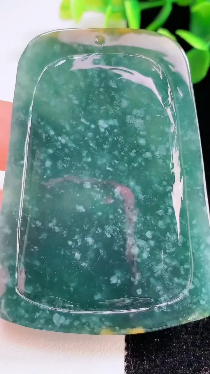 天然A货翡翠蓝水山水观音菩萨吊坠，尺寸61-50-9，重:65.09g
12月21日