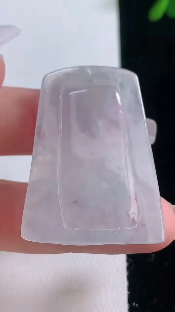 天然A货翡翠生肖虎吊坠，尺寸39.3-29.3-5，重量:12.18g
12月21日