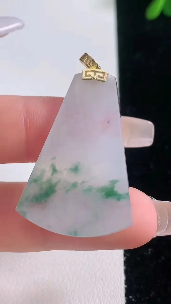 天然A货翡翠种飘花无事牌吊坠，尺寸36.2-23.8-3.6，重量:7.32g
12月21日