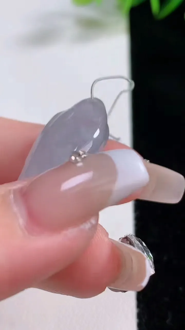 天然A货翡翠原石吊坠，尺寸44-15-11，重:10.94g
12月21日