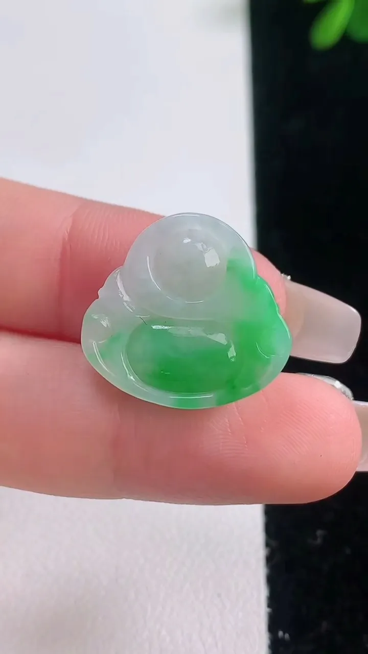 天然A货翡翠佛公吊坠，尺寸18.3-19.7-5.6，重量:3.00g
12月21日