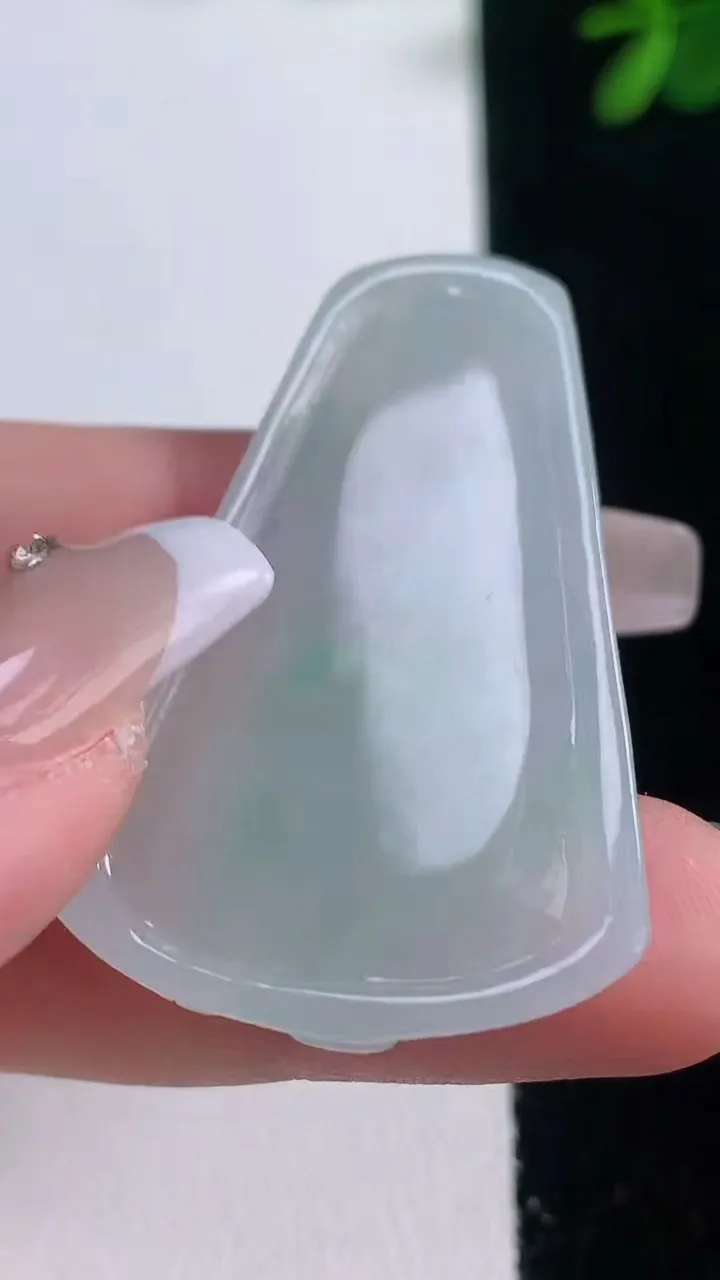 天然A货翡翠普贤菩萨吊坠，尺寸43-28.2-4.6，重量:9.00g
12月21日