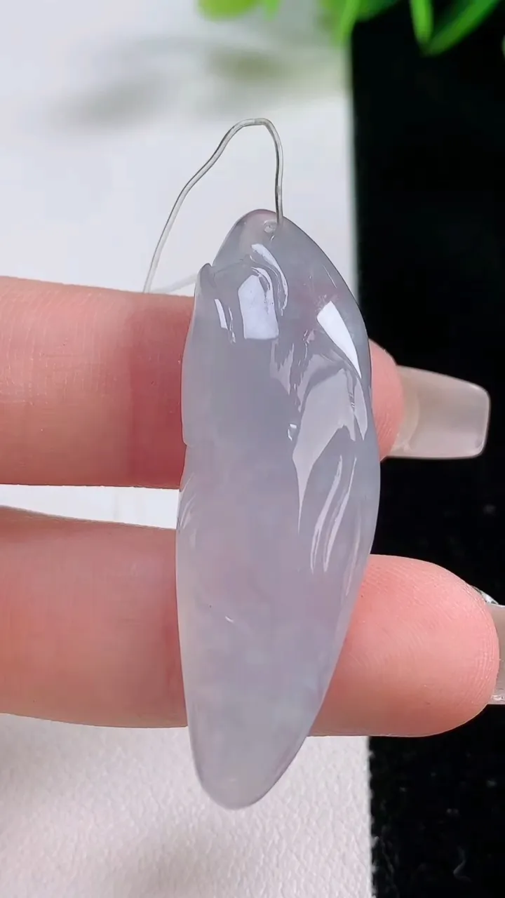 天然A货翡翠原石吊坠，尺寸44-15-11，重:10.94g
12月21日