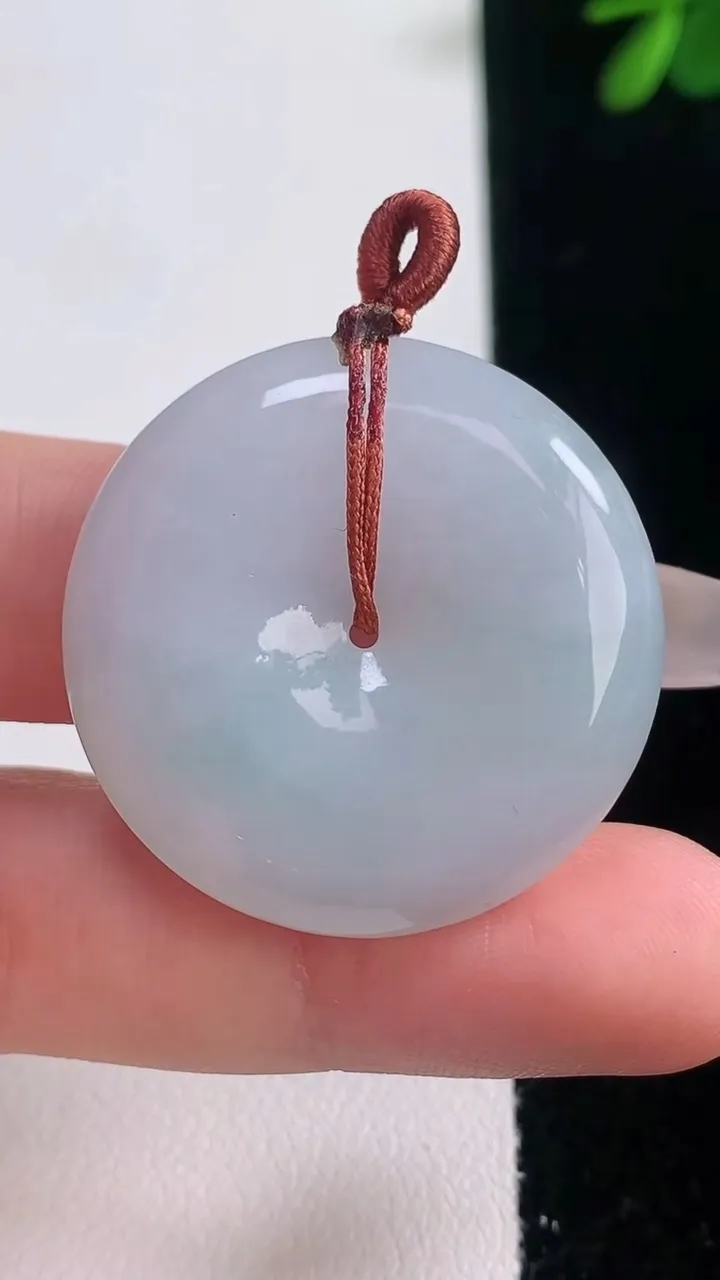 天然A货翡翠平安扣吊坠，尺寸31.7-5.8，重量:13.39g
12月21日