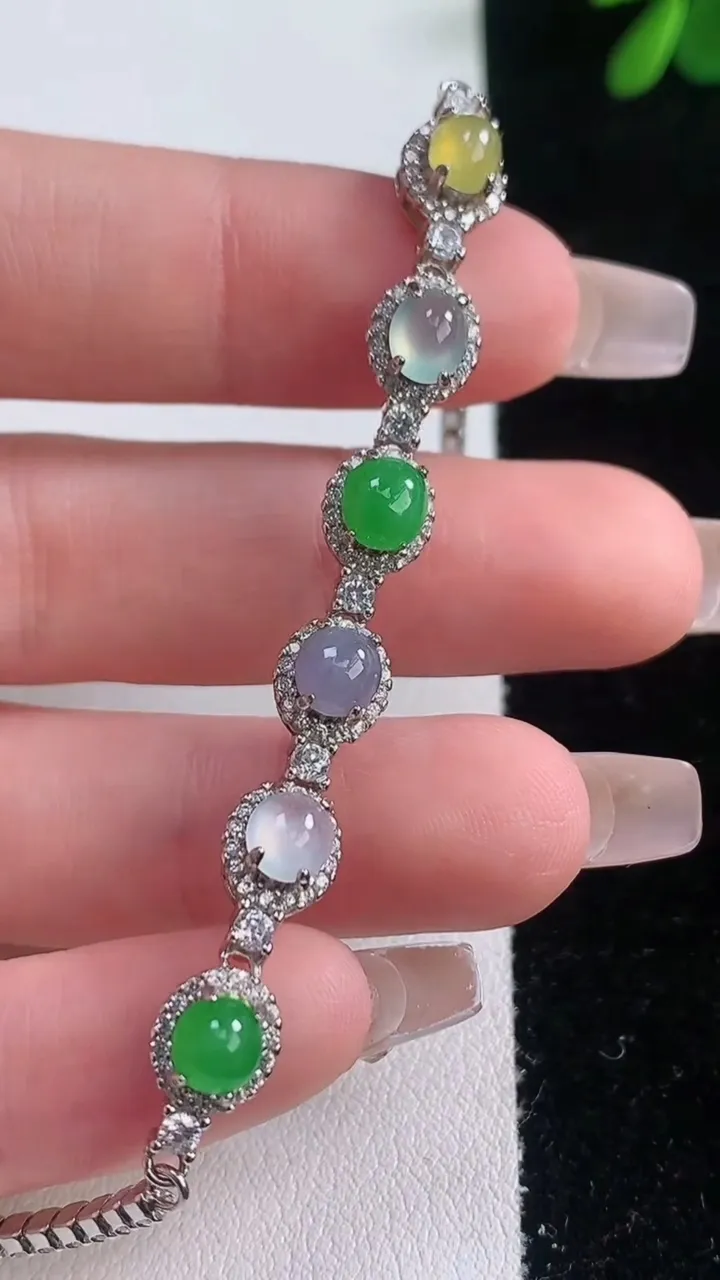 天然A货翡翠蛋面手链，尺寸5.4-4.6，重量:6.13g
12月21日