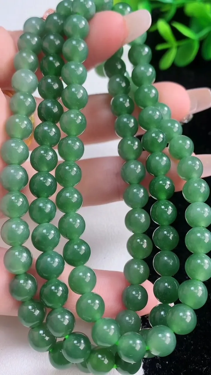天然A货翡翠圆珠项链，尺寸6.9-96颗，重量:55.22g
12月21日