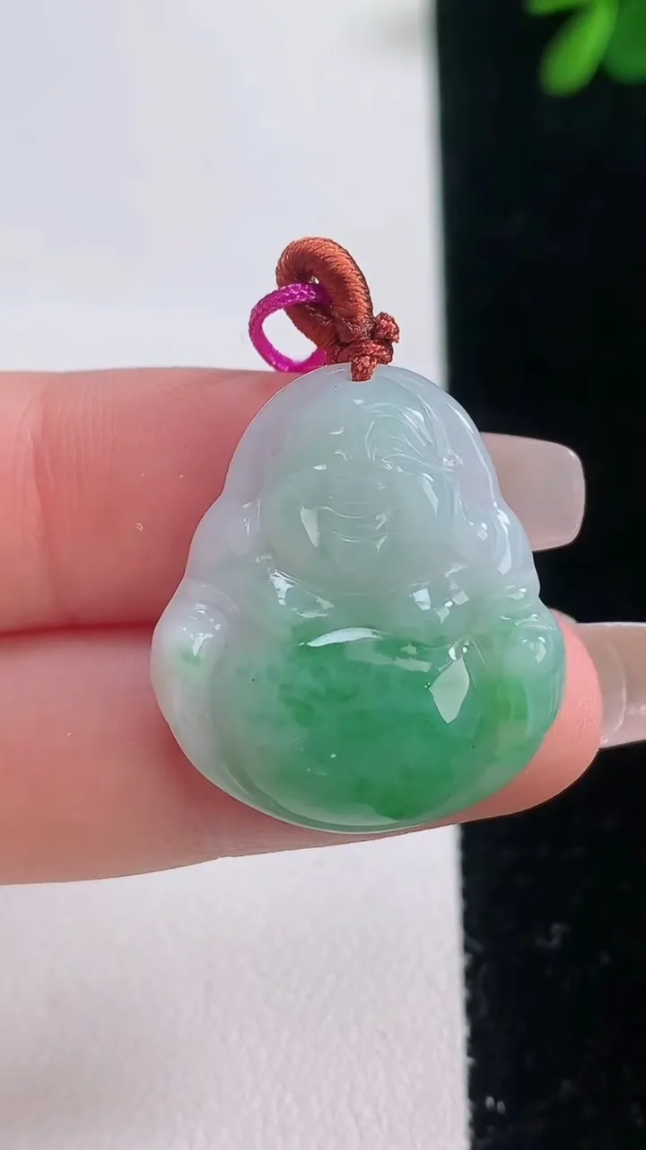 天然A货翡翠佛公吊坠，尺寸25.8-22.6-5.3，重量:5.41g
12月21日