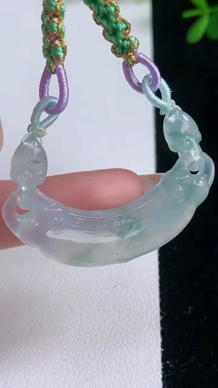 天然A货翡翠冰种飘花如意锁手绳，尺寸11-47.7-5.4，重量:10.77g
12月21日