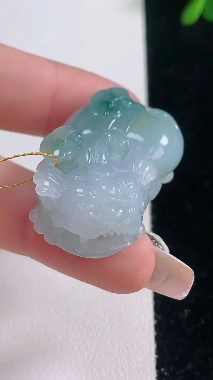 天然A货翡翠飘花貔貅吊坠，尺寸34.7-22.5-11.6，重量:20.21g
12月21日