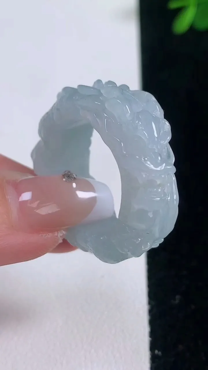 天然A货翡翠祥龙指环扳指，尺寸21-10.2-5.5，重量:13.17g2025年12月21日
工厂