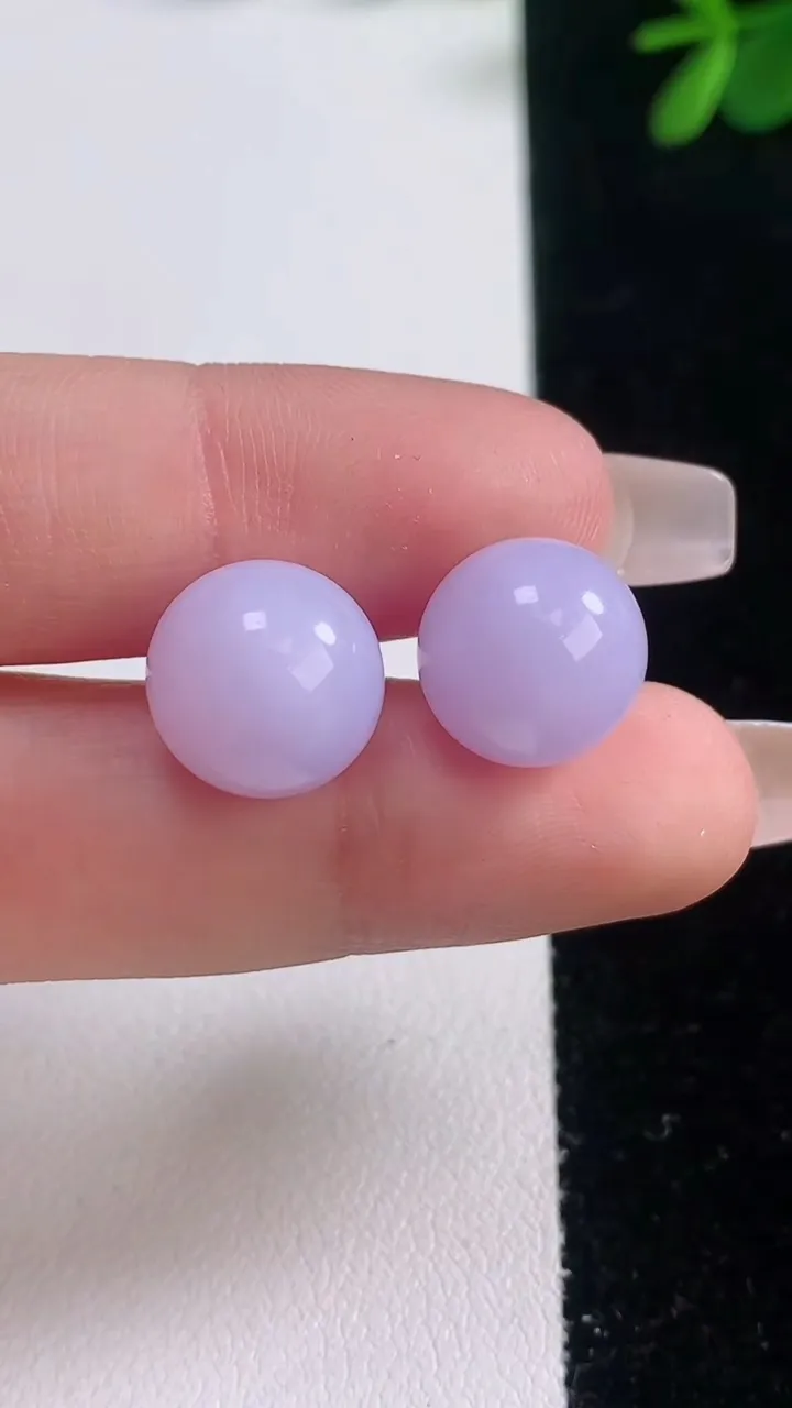 天然A货翡翠紫罗兰圆珠镶嵌件一对，尺寸12，重量:6.32g12月21日
工厂直销收藏佳品,种好水足