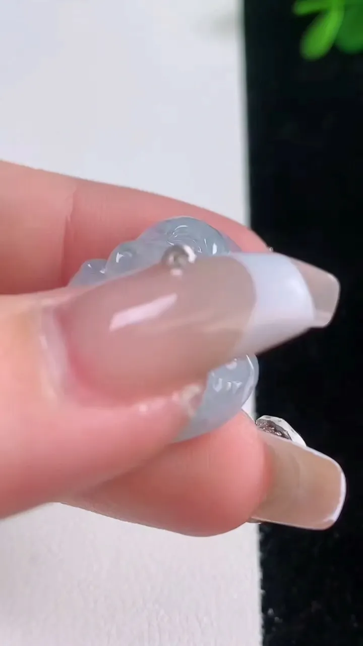 天然A货翡翠冰种飘花佛公吊坠，尺寸25.4-28-5.7，重量:6.00g
12月21日