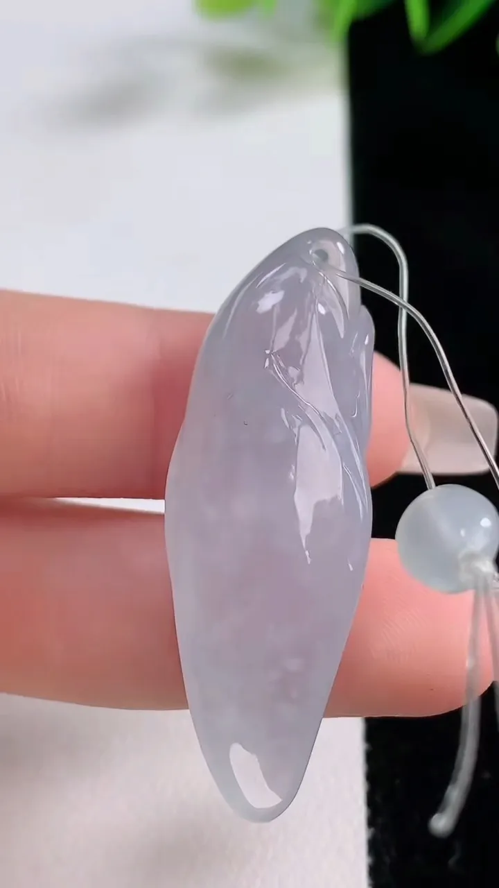 天然A货翡翠原石吊坠，尺寸44-15-11，重:10.94g
12月21日