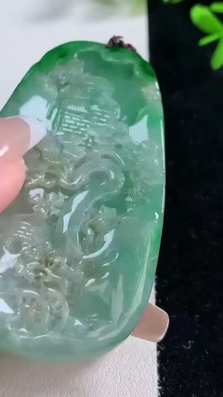 天然A货翡翠山水牌吊坠，尺寸72-42-13，重:60.20g
12月21日