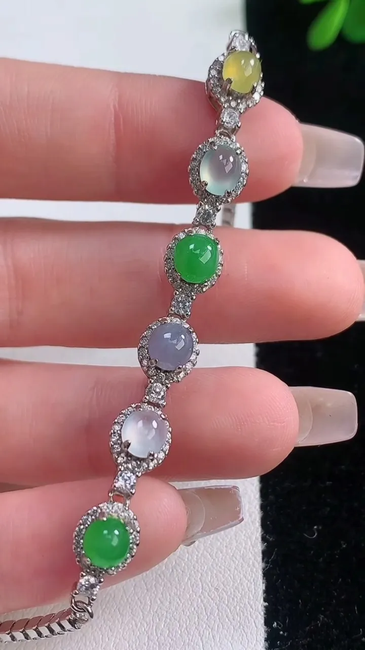 天然A货翡翠蛋面手链，尺寸5.4-4.6，重量:6.13g
12月21日