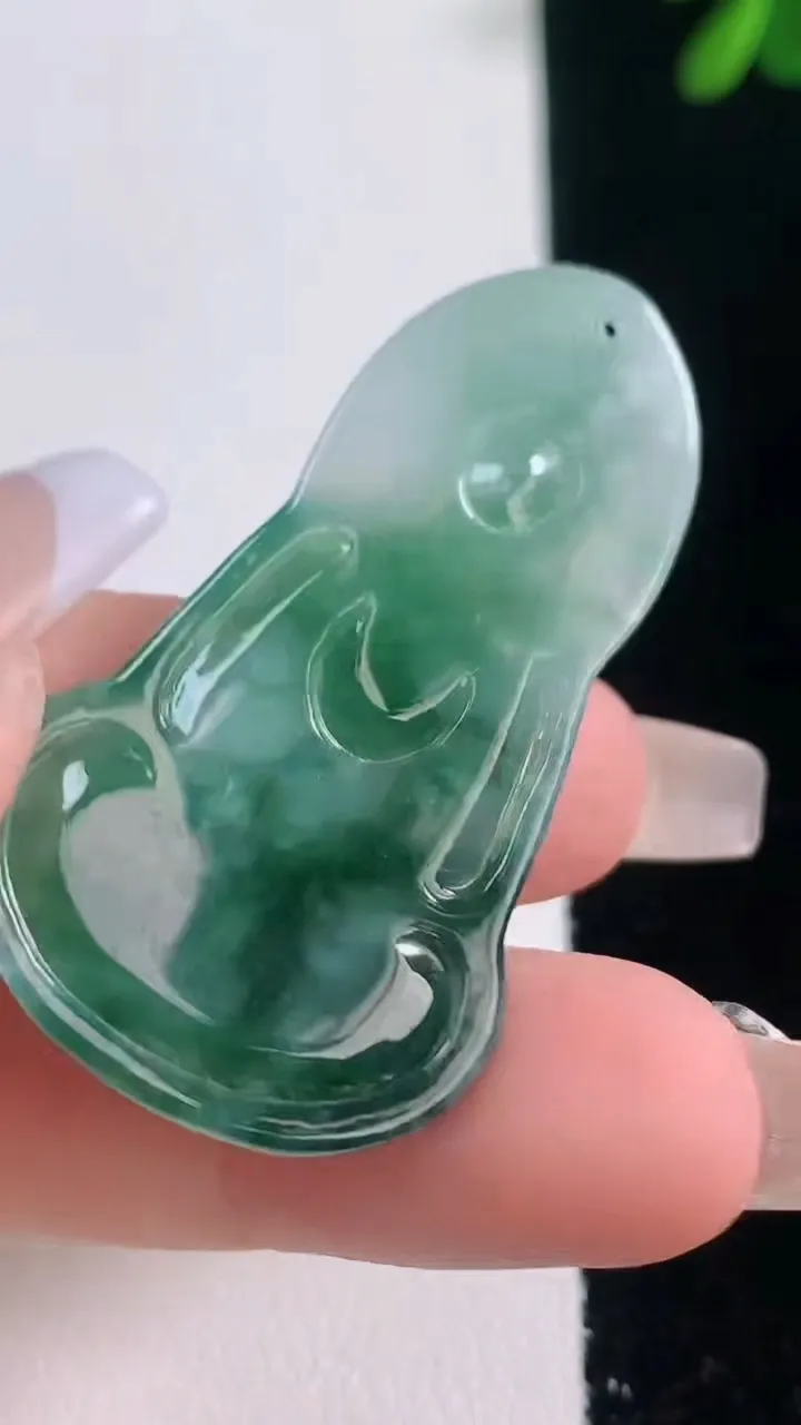 天然A货翡翠观音菩萨吊坠，尺寸47.4-25.2-5.3，重量:10.50g
12月21日