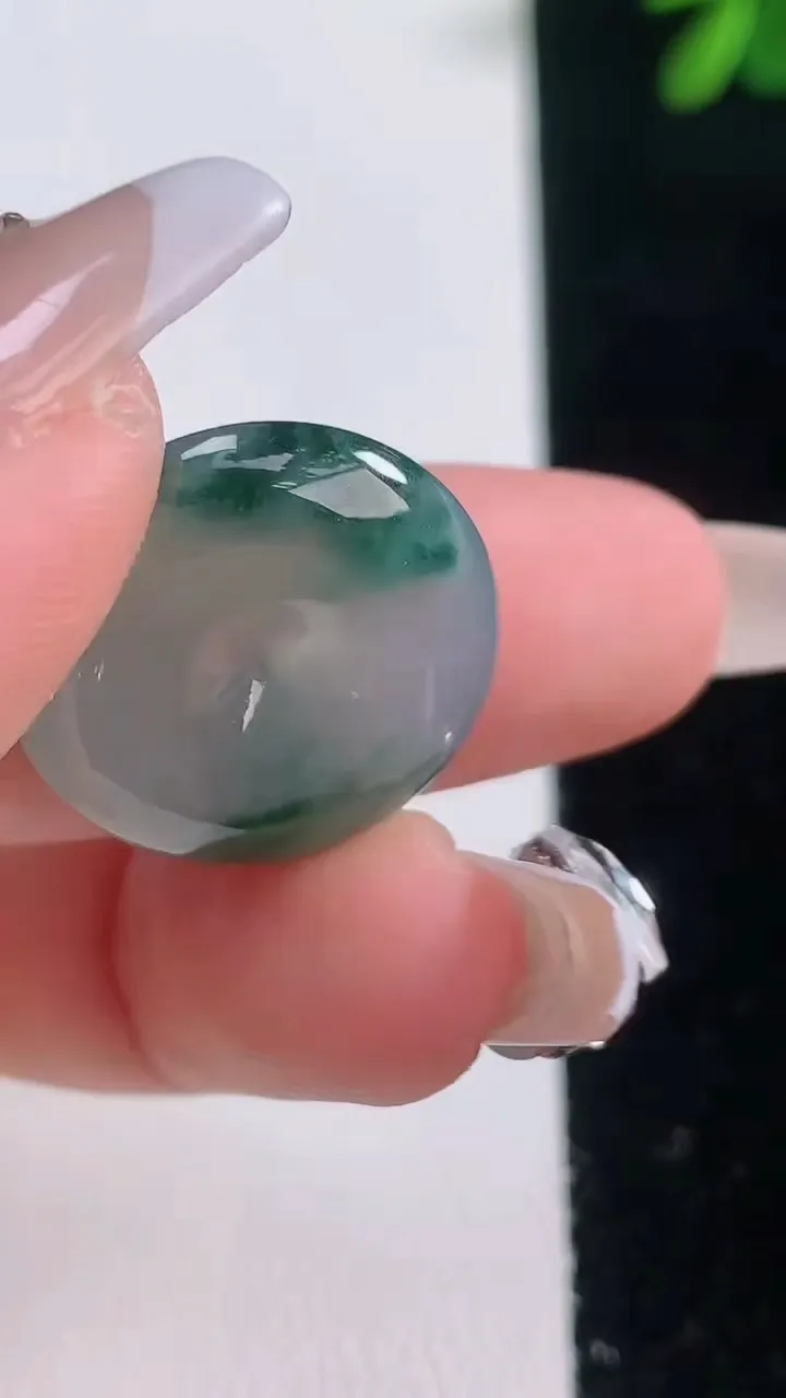 天然A货翡翠冰种飘花平安扣吊坠，尺寸20.2-5.7，重量:4.93g
12月21日