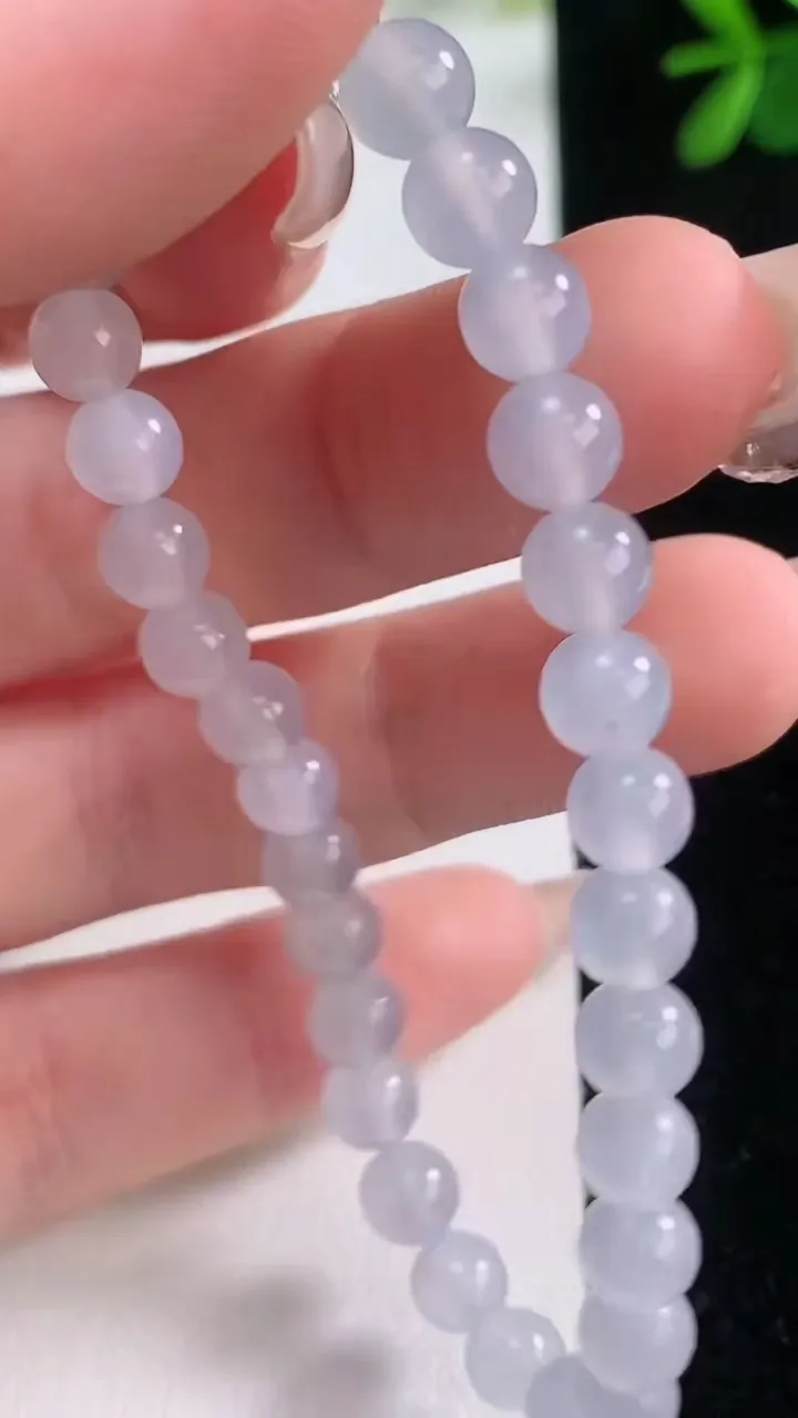 天然A货翡翠紫罗兰圆珠手串，尺寸5.4-30颗，重量:10.70g12月21日
工厂直销收藏佳品,种好水足，色泽均匀，有种有色，上手高大气！