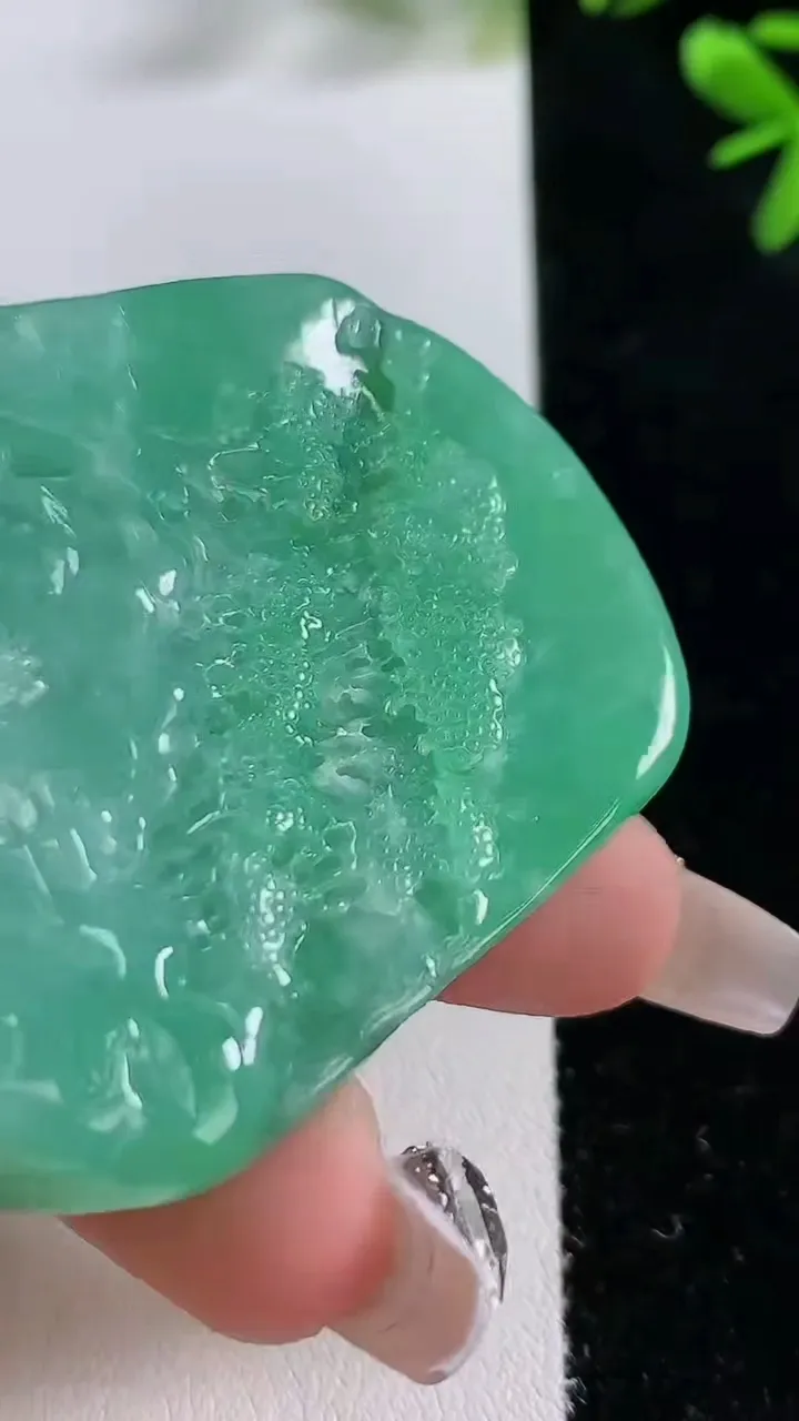 天然A货翡翠山水牌吊坠，尺寸55-46-12，重:54.33g
12月21日