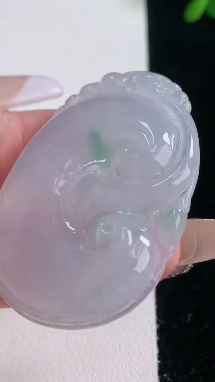 天然A货翡翠如意吊坠，尺寸47.4-34.7-5.6，重量:16.61g
12月21日