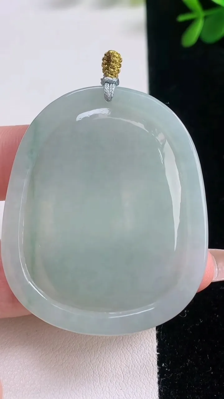 天然A货翡翠山水地藏王菩萨吊坠，尺寸50-41.8-4.5，重量:21.58g
12月21日