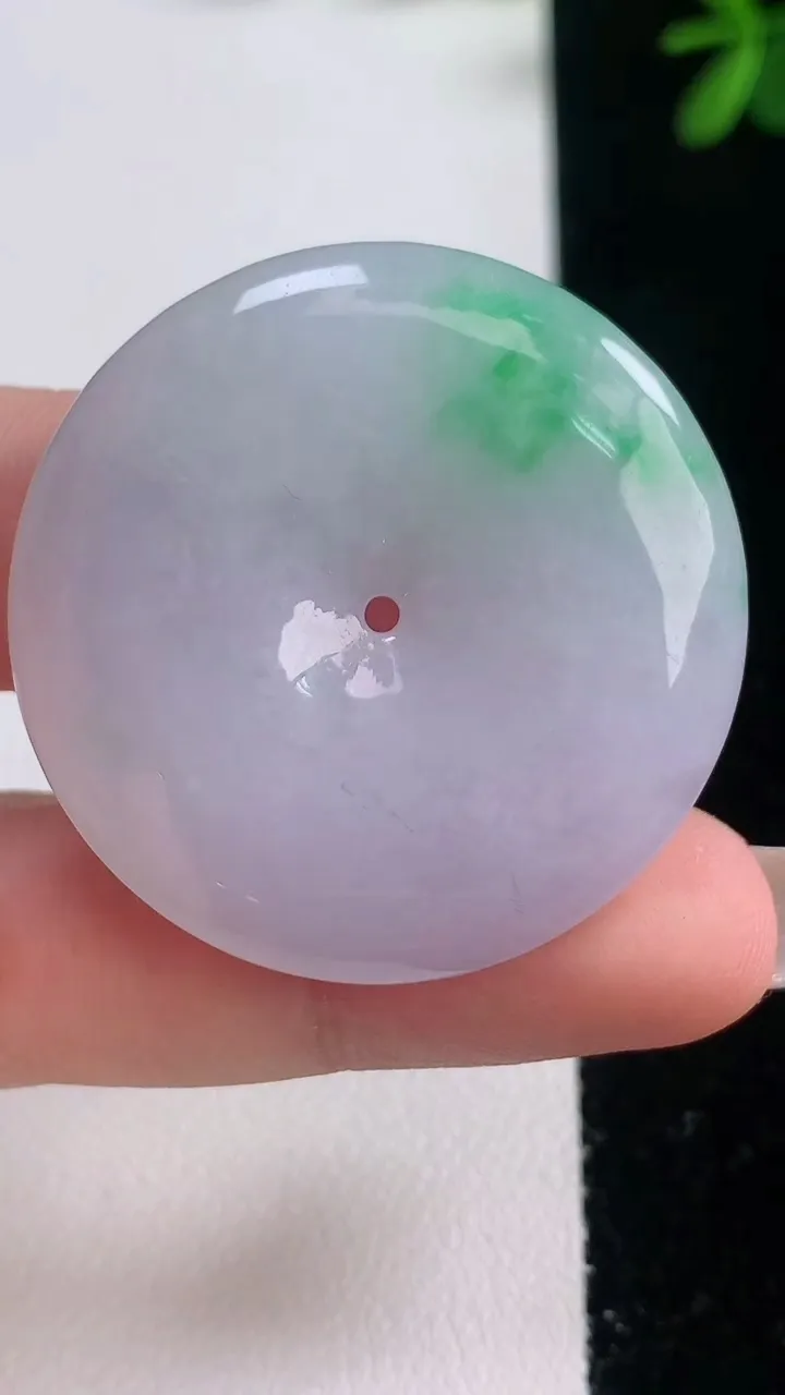 天然A货翡翠平安扣吊坠，尺寸36.6-5.9，重量:17.58g
12月21日