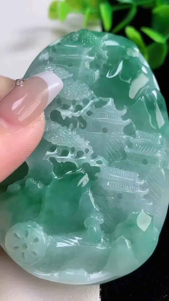 天然A货翡翠山水牌吊坠，尺寸73-49-15，重:99.74g
12月21日