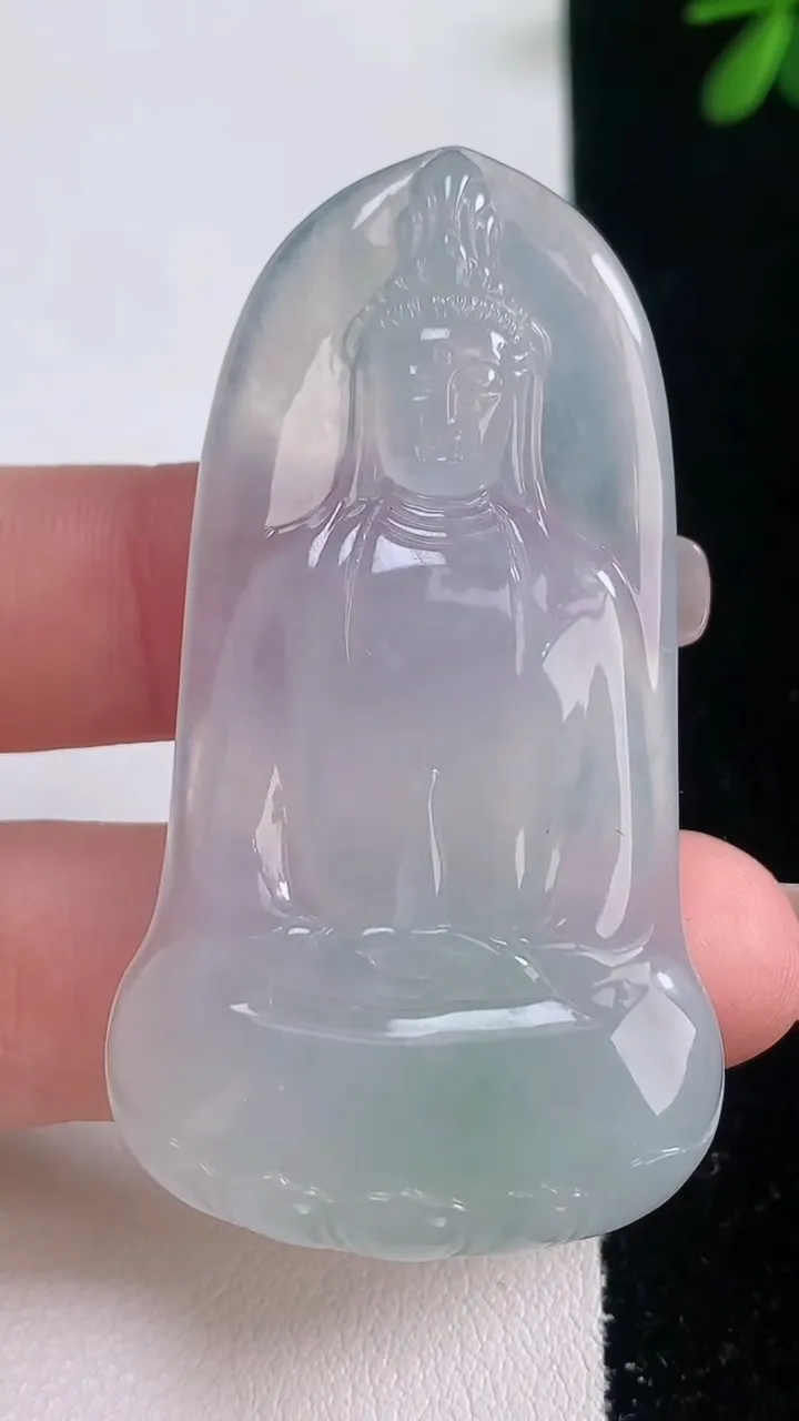 天然A货翡翠观音菩萨吊坠，尺寸57-31.3-5.5，重量:18.68g
12月21日