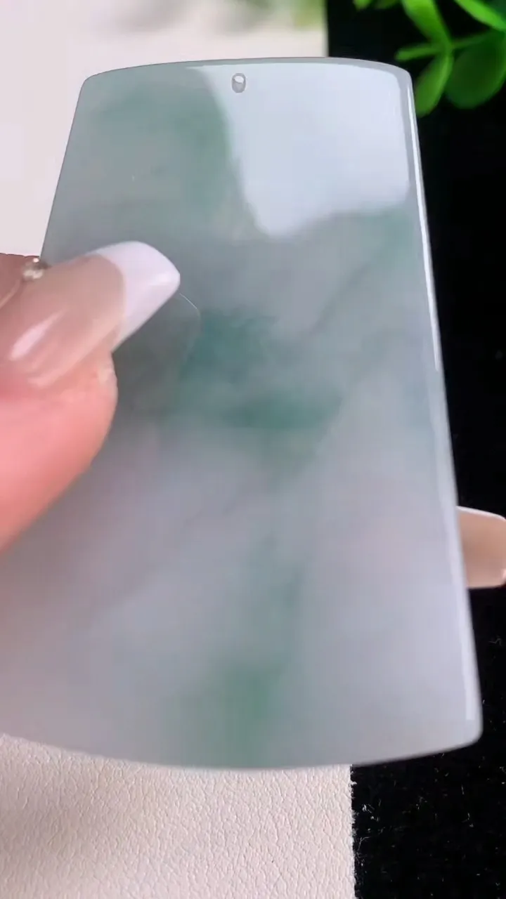 天然A货翡翠飘花山水大势至菩萨吊坠，尺寸62.3-42.7-5.1，重量:30.16g
12月21日