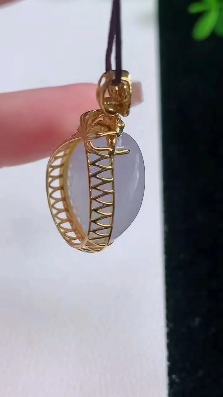 天然A货翡翠18K金紫罗兰水滴吊坠，尺寸32.8-18.7-12.7，裸石21.2-16.7重量:8.24g
12月21日