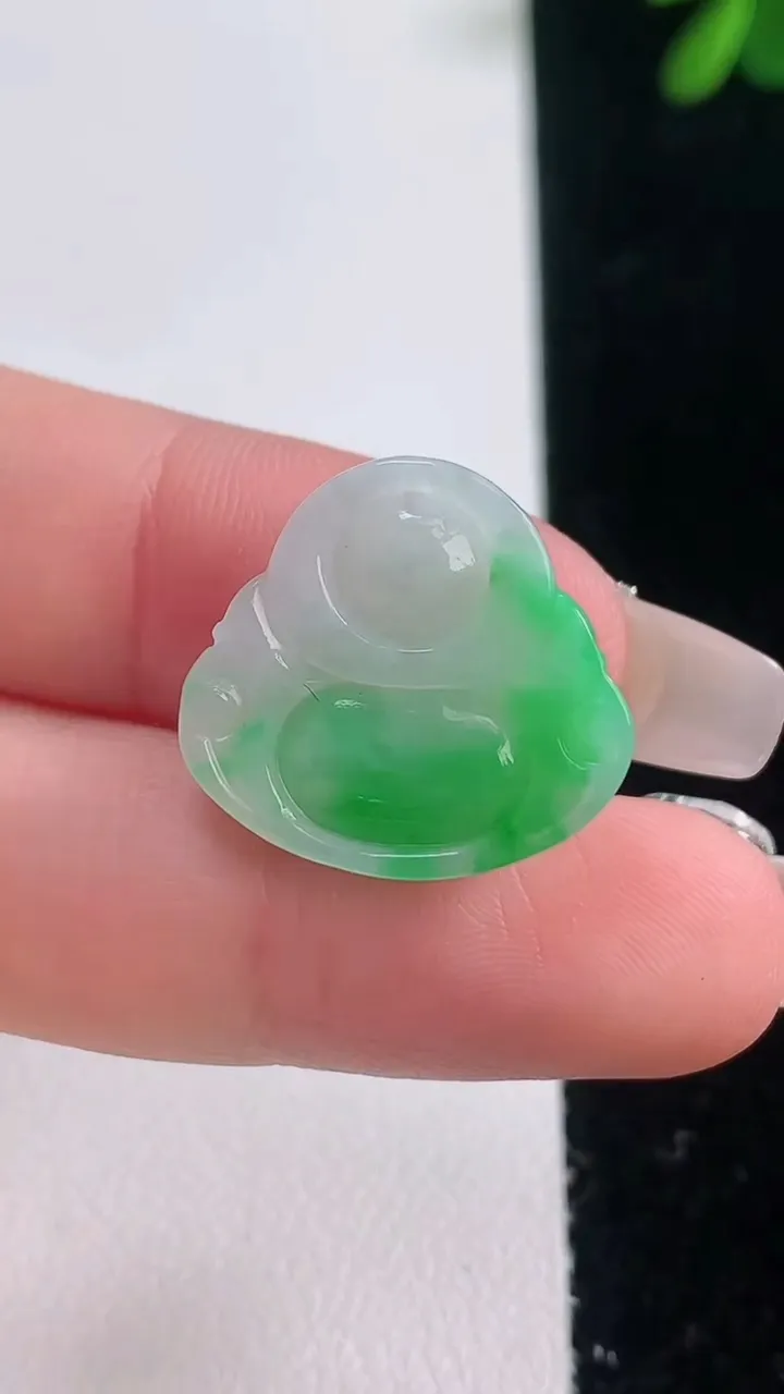 天然A货翡翠佛公吊坠，尺寸18.3-19.7-5.6，重量:3.00g
12月21日