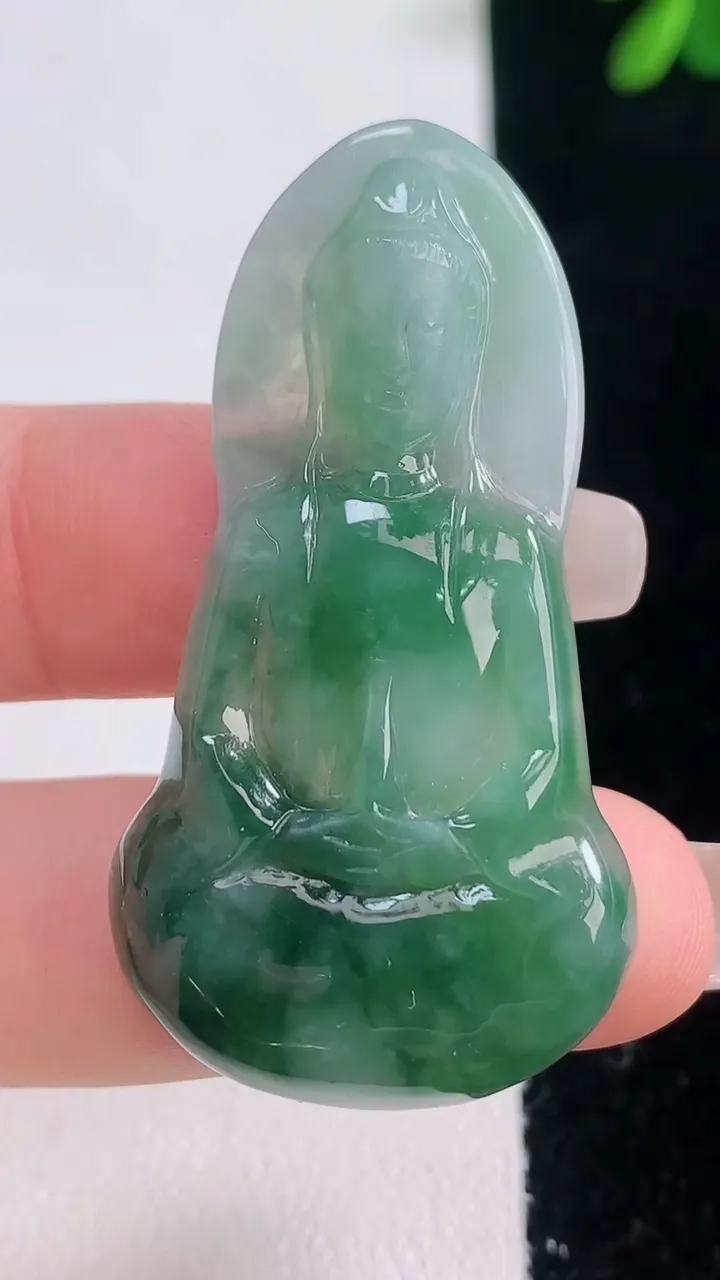 天然A货翡翠观音菩萨吊坠，尺寸47.4-25.2-5.3，重量:10.50g
12月21日