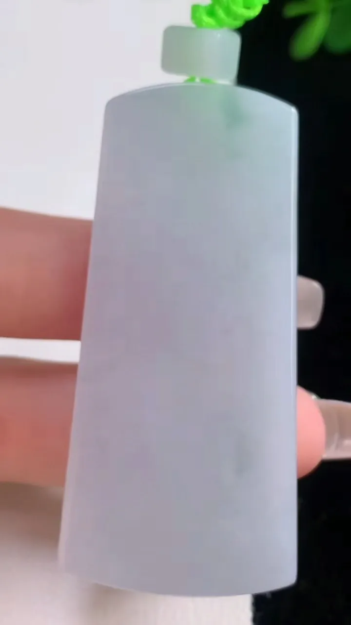 天然A货翡翠飘花无事牌吊坠，尺寸59.3-27.4-6.3，重量:31.61g
12月21日