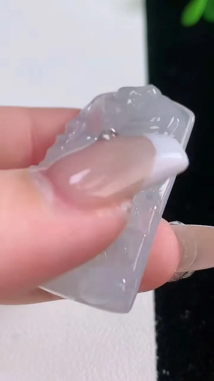 天然A货翡翠生肖虎吊坠，尺寸39.3-29.3-5，重量:12.18g
12月21日