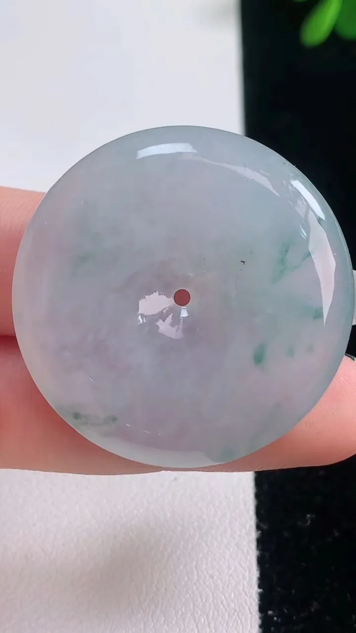 天然A货翡翠冰种飘花平安扣吊坠，尺寸35-5.7，重量:15.76g
12月21日