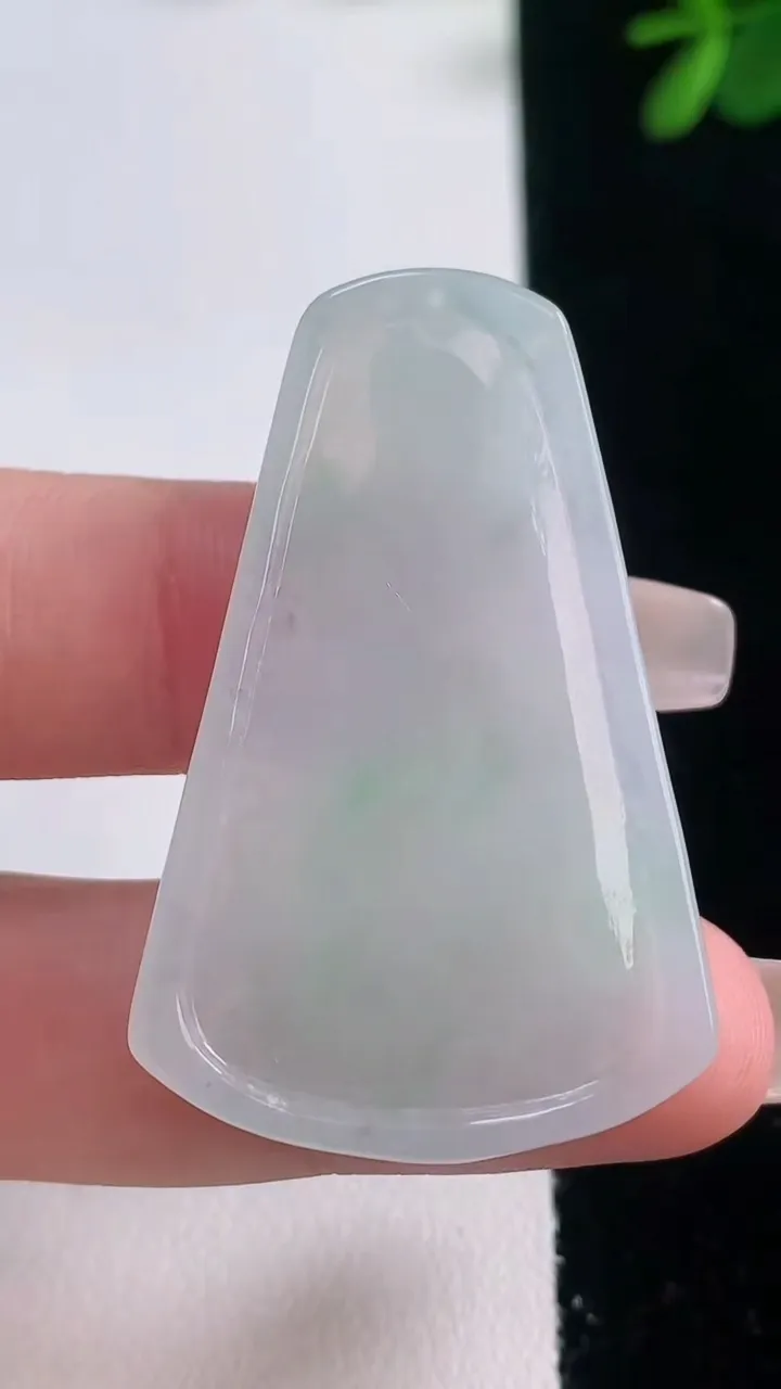 天然A货翡翠普贤菩萨吊坠，尺寸43-28.2-4.6，重量:9.00g
12月21日