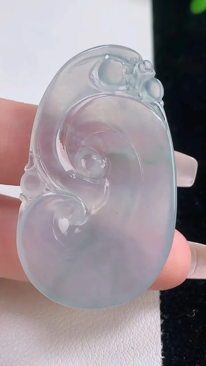 天然A货翡翠如意吊坠，尺寸48.6-29-4.6，重量:9.90g
12月21日