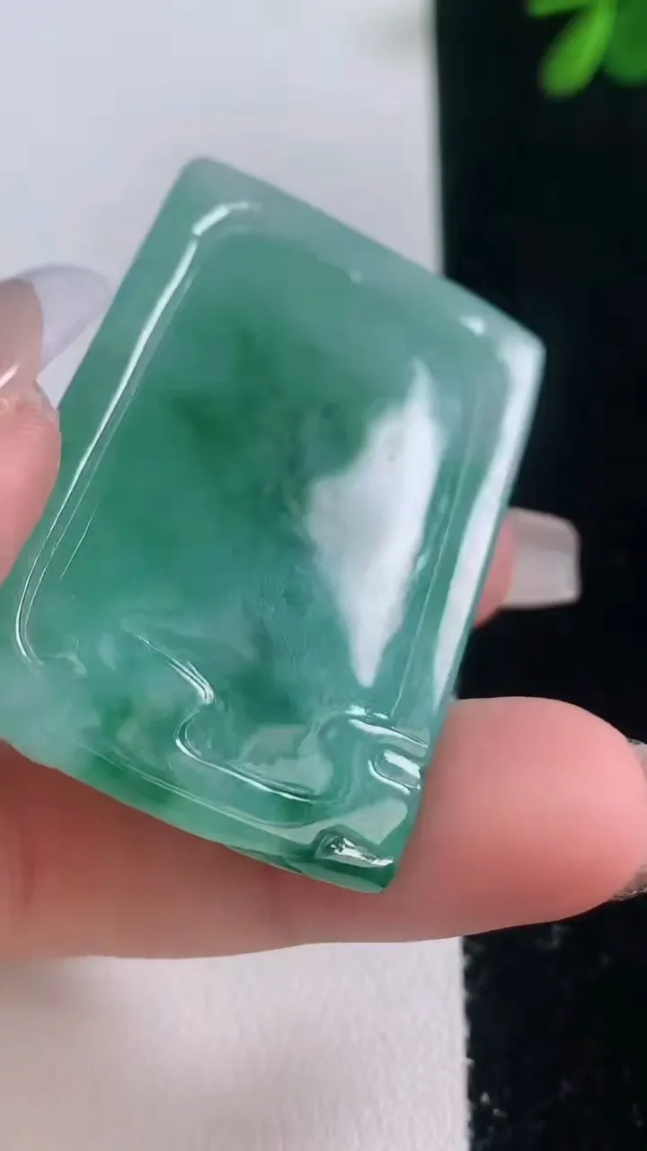 天然A货翡翠文殊菩萨吊坠，尺寸45-29.7-5.8，重量:19.39g
12月21日