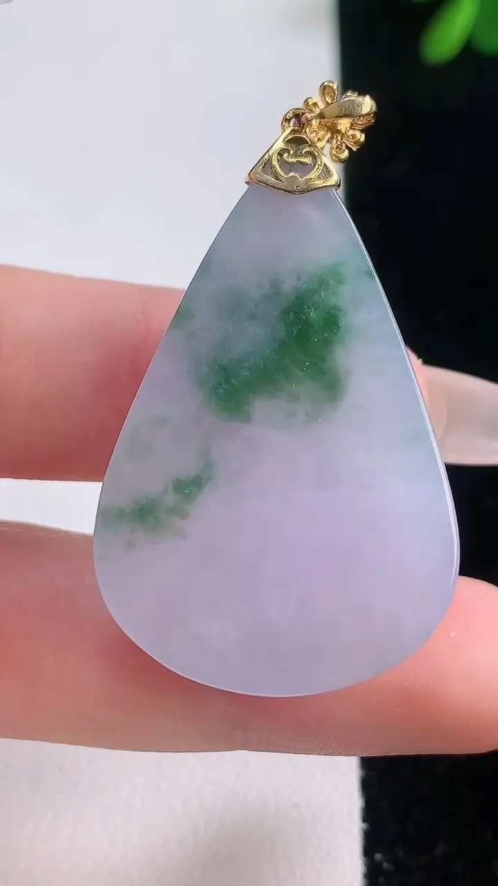 天然A货翡翠18K金紫罗兰飘花水滴吊坠，尺寸38.4-25.2-8.2，重量:13.27g
12月21日