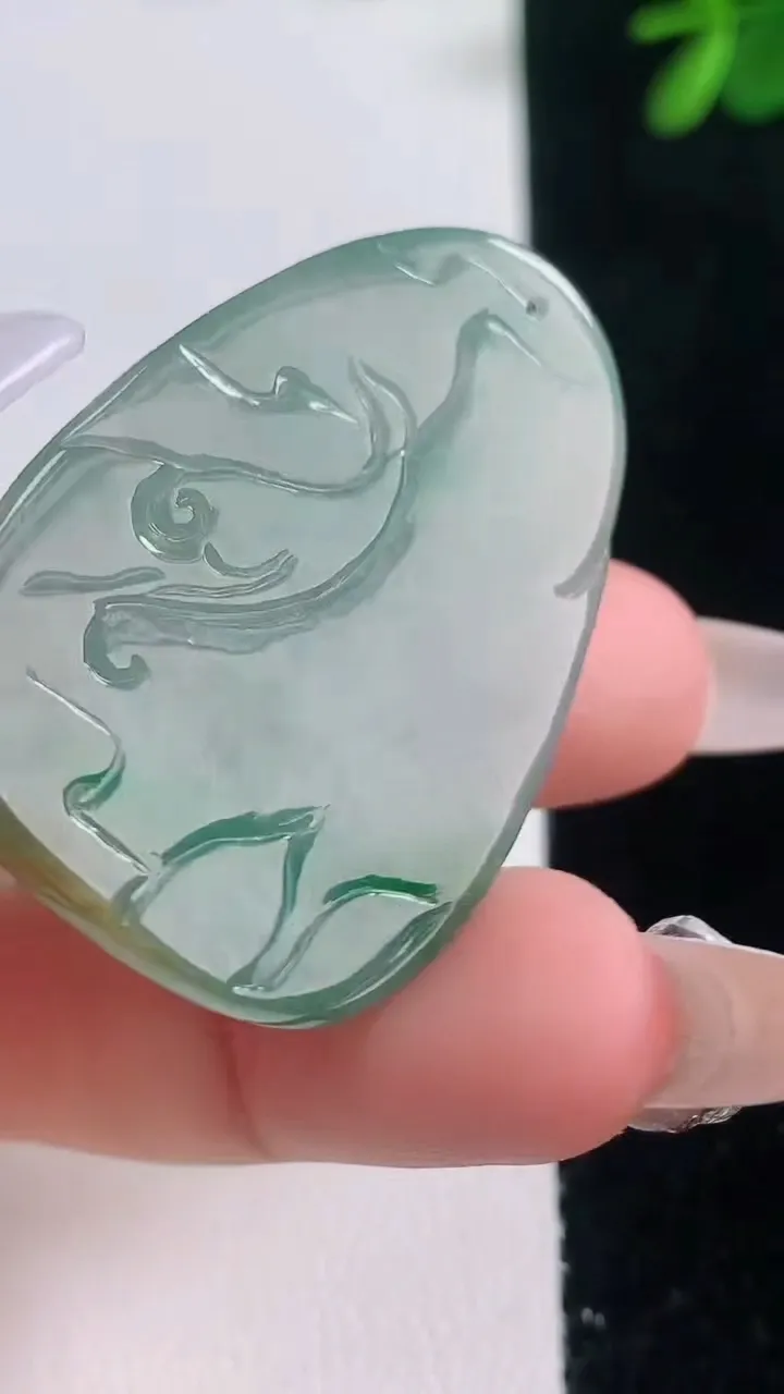 天然A货翡翠虚空藏菩萨吊坠，尺寸40.6-28-5.6，重量:13.75g
12月21日