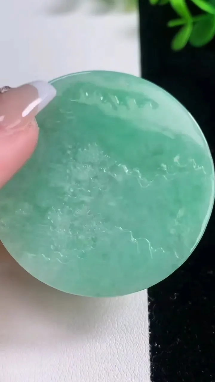 天然A货翡翠山水牌吊坠，尺寸53.8-5.3，重量:34.22g
12月21日