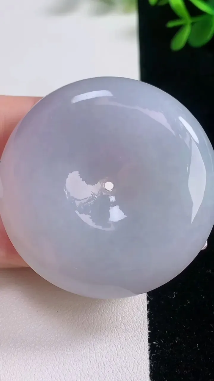 天然A货翡翠紫罗兰平安扣吊坠，尺寸50.3-11.2，重量:62.28g
12月21日