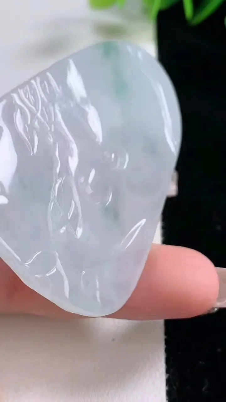 天然A货翡翠飘花普贤菩萨吊坠，尺寸63.4-42.5-4.4，重:35.20g
12月21日