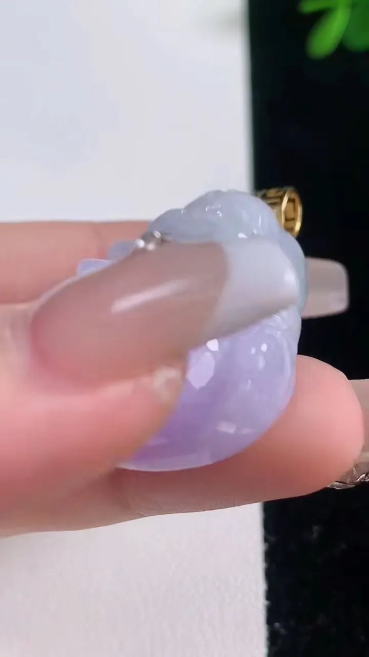 天然A货翡翠18K金紫罗兰佛公吊坠，尺寸31.6-30.6-12.3，重量:20.49g
12月21