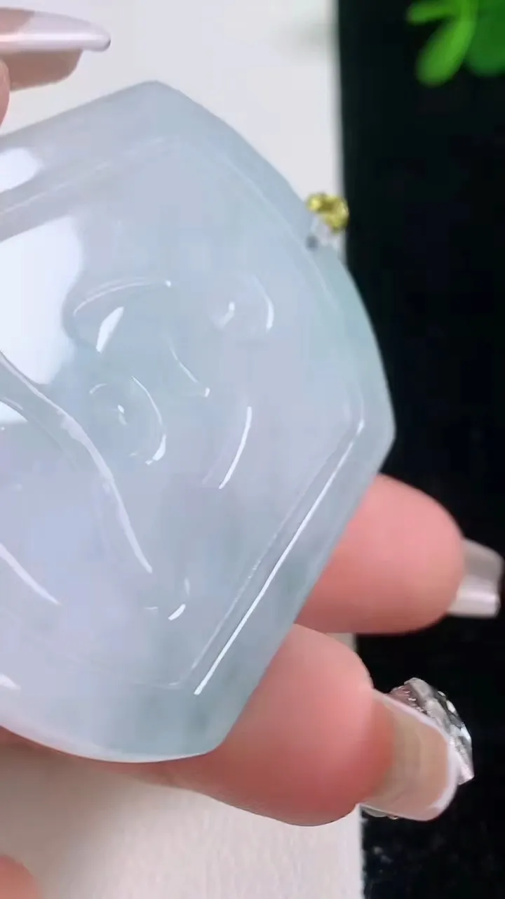 天然A货翡翠阿弥陀佛吊坠，尺寸54-44.6-5.6，重量:29.91g
12月21日