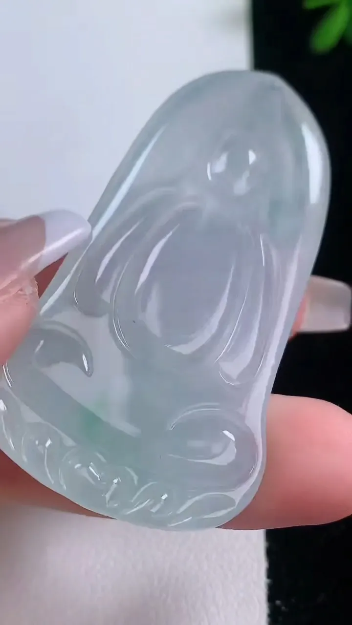 天然A货翡翠观音菩萨吊坠，尺寸57-31.3-5.5，重量:18.68g
12月21日