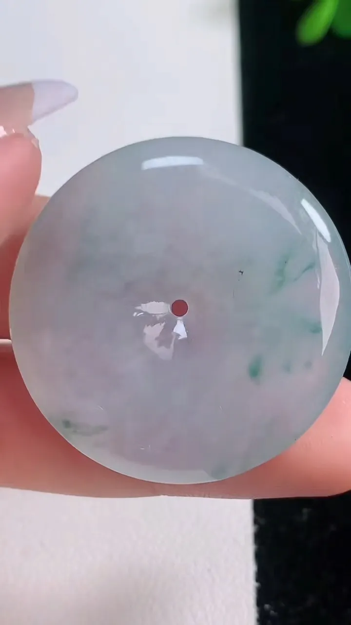 天然A货翡翠冰种飘花平安扣吊坠，尺寸35-5.7，重量:15.76g
12月21日