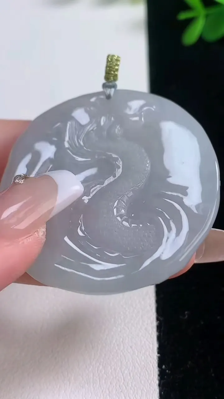 天然A货翡翠祥龙虚空藏菩萨吊坠，尺寸45-43.5-7.8，重量:26.64g
12月21日